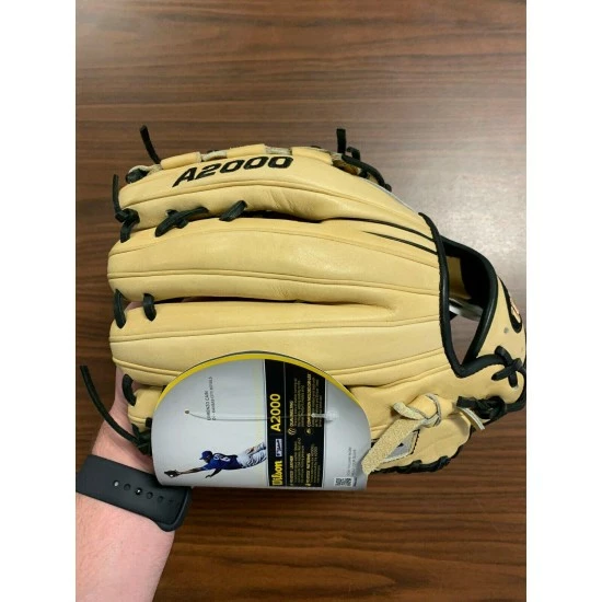 Wilson A2000 11.75-Inch Baseball Glove - Image 4