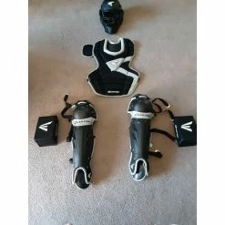 Easton Elite Catcher's Gear. Baseball/Softb