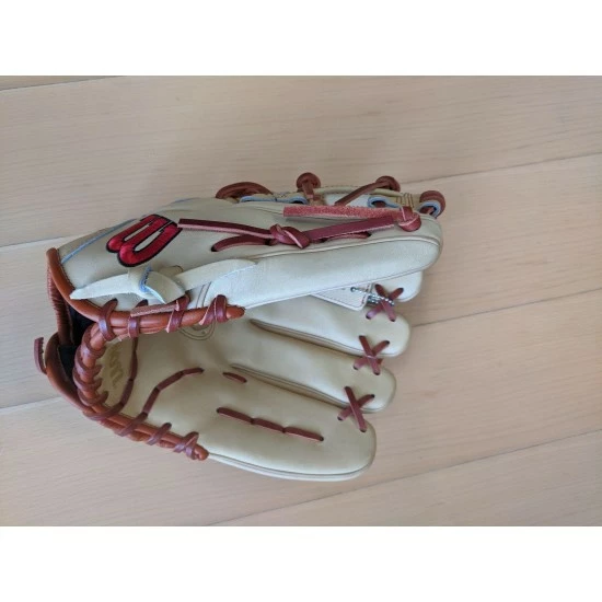 GRS-2018-87 Wilson RHT A2000 Pro Infield Baseball Glove 11.75 Inch - Image 2